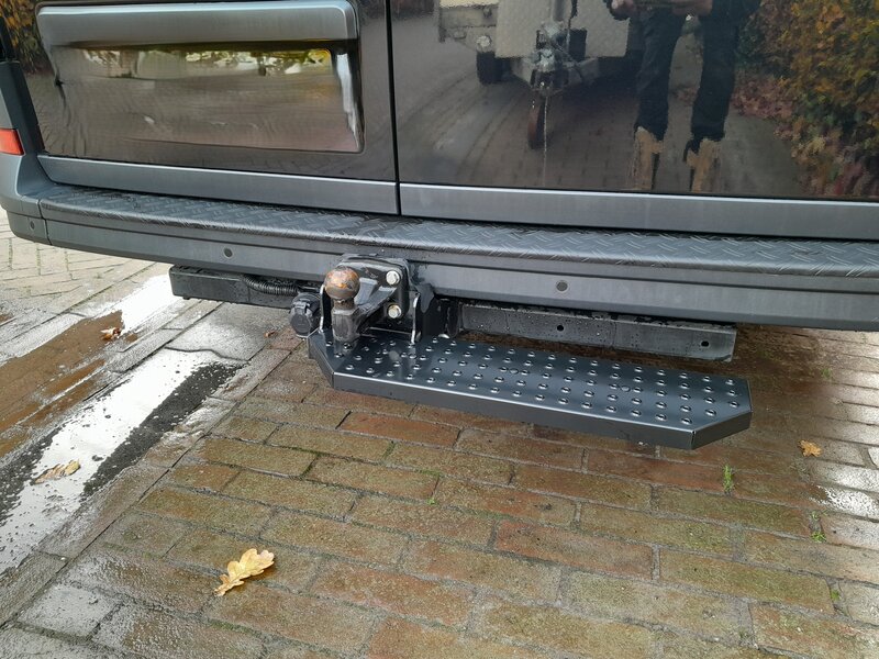 Achteropstaptrede aan trekhaak in Zwart Rechts 60 cm